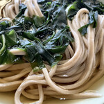 谷本うどん - しっかりめの蕎麦、
      うどん出汁でも違和感のない美味しさ(˃̵ᴗ˂̵)