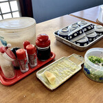 谷本うどん - 卓上。