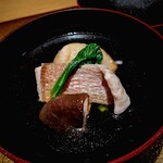 日本料理FUJI - 蓮根餅、花鯛、玉取椎茸のお椀。蓮根餅のフワトロと、綺麗な旨みの花鯛の緩急で楽しませてくれるお椀。