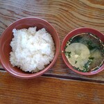 とんかつ 五郎十 - 定食のご飯と味噌汁