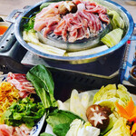 SOL BANGKOK - 料理写真:ムーガタ鍋、タイの焼肉鍋