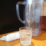 SHINASOBA 颯々樹 - レモン入りのお冷やとお絞りのサービス