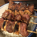 もつ焼き 稲垣 押上店 - さらにそれぞれが強者揃いのもつ焼き丼4本