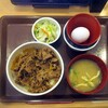 すき家 - 牛丼、みそ汁生卵お新香