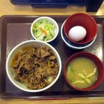 すき家 - 牛丼、みそ汁生卵お新香
