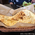 カトマンドゥカリーPUJA - おかわりOKのナン