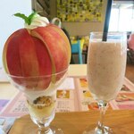 桃の農家カフェ ラペスカ - ピーチジュエルと桃ジュース