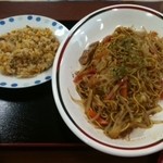 薬膳あんかけ焼きそば　珉珉 - 焼きそばと半チャーハンセット