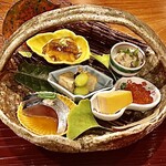 御料理 古川 - 筋子醤油漬け・特製玉子焼き・しめ鯖・海老芋と新銀杏の味噌田楽・卯の花 茶豆・雲丹と焼茸 汲み上げ湯葉の旨出汁ジュレ