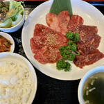 炭火焼肉しんき - 