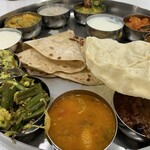 Nagercoil Arya Bhavan - 全部乗せカレー（接写）
