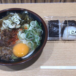 Kehisoba Amano - 肉玉うどん ¥470- おぼろトッピング ¥50- こんぶおにぎり ¥150- (2021/10/04)