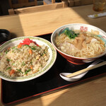 角八 - ラーメン炒飯セット（税込み８８０円）