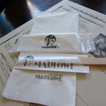 マーロウ - マーロウおじさんがあちこちにいます