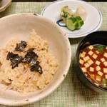 酒肴菜飯　さくら - 炊き込みご飯と赤出汁