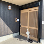 Minatomachi Shokudou - 店舗入り口　
                        この引き違い扉、タッチ式自動ドアなんで、ちょっとコツが要ります。