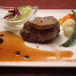 別邸 石の家 - 牛ヒレ肉のグリル　クレピネット　フォアグラ添え