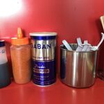 ラーメン二郎 - テーブルセット