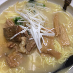 もつの屋 - 拡大、オリャ！もつとラーメンを咀嚼すしたらグッドハーモニーだった。