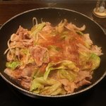 肉屋の正直な食堂 神田神保町店 - 週変わりワンコイン（500円）メニュー　「豚肉の野菜鍋」