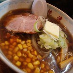 さっぽろ純連 - 醬油バターコーン950円也。醬油ダレ、濃い目の味でした。