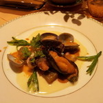 フレンチキュイジーヌ ティアレ - メインは魚OR肉料理のどちらかチョイス。ﾌﾟﾚｰｺﾞはお魚にしました。