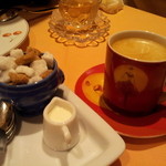 フレンチキュイジーヌ ティアレ - 珈琲（友人チョイス）珈琲カップも素敵ですよ～。