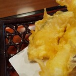 和風レストランまるまつ - プラスチックの篭やザルで提供されました！