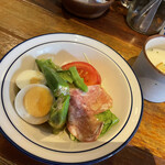 Lucaバル - オクラのサラダ、じゃがいもの冷製ポタージュ