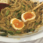 からみそラーメン ふくろう - 味玉投入