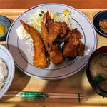 Mampuku Shokudou - エビフライ、唐揚げ定食（半ライス） 830円