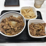 吉野家 - 牛丼並ごはん少なめ　肉だく　ネギだく
凄いよいくみあわせ　　まみこまみこ