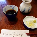 手打そば あるぷす - 昆布、鰹、宗田節、煮干し、干椎茸で取った出汁を、地元の本醸造醤油と合わせた、深い味わいの辛つゆ
蕎麦猪口も 面白いの～♪