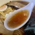 Chuuka Soba Ikkemme - あっさりしてますが、旨味たっぷりの醤油スープ