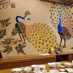 ぎをん森幸 - 木村英輝氏作の孔雀の壁画