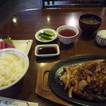 馬肉料理 吉兆 - 馬肉バラ焼きとさしみ定食