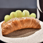 &Co. - 【あずき茶セット(Iced)@税込500円】シャインマスカット 白あんクロワッサン