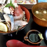 漁師の店 海鮮食堂 のとじま屋 - 朝どれ漁師丼