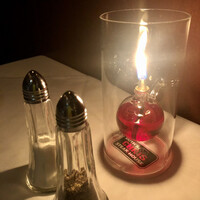 ルース クリス ステーキハウス - 暗めの店内