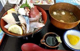 Ryoushi No Mise Kaisen Shokudou No Dojimaya - 朝どれ漁師丼