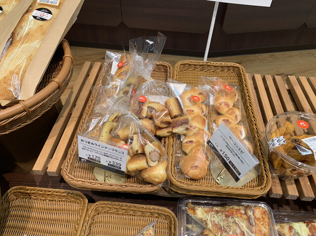 モンペリエ ヨークベニマル米沢店のパンとカフェ体験 &ndash; 米沢駅前で味わう本格ベーカリー