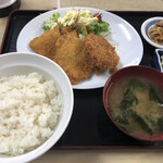 更生食堂 - アジフライとメンチ（ランチ）