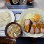 レストランばーく - ハムカツ定食(4枚) 900円