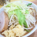 らーめん おうか - ラーメン（中盛）＋ニンニクマシマシ