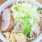 らーめん おうか - ラーメン（中盛）＋ニンニクマシマシ