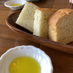 トラットリア タルタルーガ - ローズマリーの効いたフォッカチャ