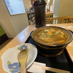 麺処 龍 - 木目調と緑が印象的な内装！