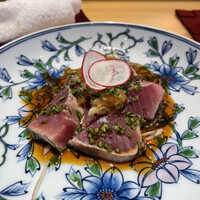 すし 副島康広 - カツオ　対馬　たたき　ニラ醤油
                      脂のりのりのたたきを特製にら醤油でいただきました。ポン酢より好きかも⭐️⭐️⭐️⭐️⭐️