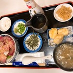 からすやま食堂 - 海鮮漬け丼出汁茶漬けと選べるミニ惣菜定食(1,180円)