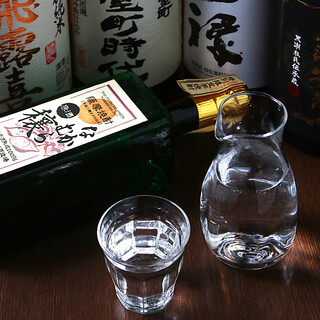 More than 240 types of shochu are popular! Commitment unique to liquor store management♪